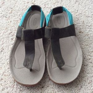 keen women's dauntless posted sandal